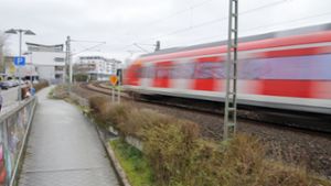 Entlang der Bestandstrecke in Leinfelden-Echterdingen plant die Bahn Schallschutzwände, die bei den Anwohner auf wenig Freude stoßen dürften. Foto: Thomas Krämer