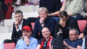 Fassungslos: Herbert Hainer (Bayern-Präsident),  Oliver Kahn (Vorstandsvorsitzender) und Hasan Salihamidzic (Sportdirektor) Foto: IMAGO/Revierfoto/IMAGO/Revierfoto