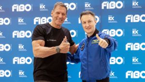 Schauspieler Ralf Moeller (links) und Astronaut Matthias Maurer (rechts) bei der Eröffnung der Fibo am Donnerstag. Foto: dpa/Thomas Banneyer
