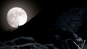 Flieger, grüß’ mir den Mond: Skifliegen ist eine faszinierende Disziplin. Foto: AFP