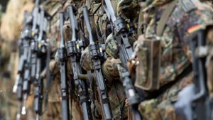 Im Streit um die Treffsicherheit des Bundeswehr-Sturmgewehrs G36 wird am Freitag eine Entscheidung des Landgerichts Koblenz erwartet. (Symbolbild) Foto: dpa