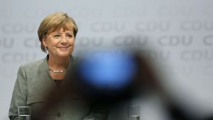 Kanzlerin Angela Merkel (CDU) hat die Manager der Autoindustrie auf einer Wahlkampfveranstaltung scharf kritisiert. Foto: dpa