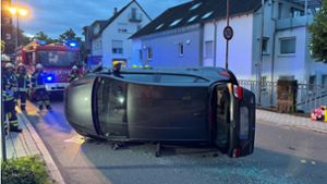 Unfall in Affalterbach: Wagen kippt bei Rathaus auf die Seite