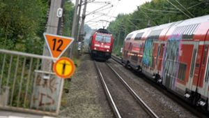 Gerammter Oberleitungsmast in Eutingen im Gäu: Bahnstrecke wieder eingleisig befahrbar