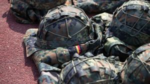 Deutsche Helme sollen ukrainische Köpfe schützen. Foto: dpa/Friso Gentsch