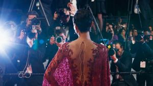 Reizende Rückenansicht der ehemaligen Miss Frankreich, Sonia Rolland, auf der Premiere von Timbuktu. Hier sind die schönsten Bilder vom roten Teppich in Cannes. Foto: Getty Images Europe