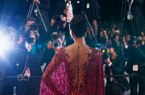 Reizende Rückenansicht der ehemaligen Miss Frankreich, Sonia Rolland, auf der Premiere von Timbuktu. Hier sind die schönsten Bilder vom roten Teppich in Cannes. Foto: Getty Images Europe