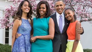 Malia Obama (links) mit ihren Eltern und ihrer Schwester Sasha im Garten des Weißen Hauses. Foto: White House/Pete Souza/dpa