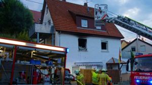 Die Polizei ermittelt nach einem Brand in Nürtingen. Foto: SDMG