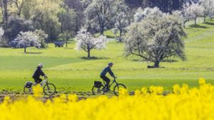 Fahrradtour im Frühling: Die Wetteraussichten für den 1. Mai sind vielversprechend. Foto: /imago/Arnulf Hettrich
