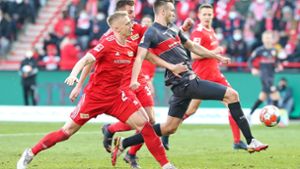 Sasa Kalajdzic (re.) rettete dem VfB in Berlin einen Punkt. Der Ex-Stuttgarter Timo Baumgartl war hinterher ziemlich sauer. Foto: Baumann/Cathrin Müller