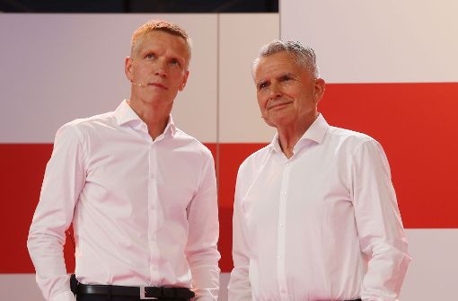 Jan Schindelmeiser (links) und VfB-Präsident Wolfgang Dietrich Foto: Pressefoto Baumann