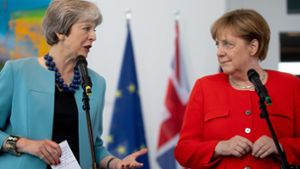 Theresa May (links) und Angela Merkel treffen sich am Dienstag zum kleinen Brexit-Gipfel. Foto: dpa