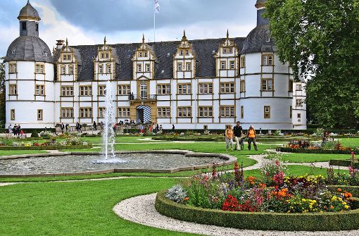 Das Schloss Neuhaus ist eine Station entlang der Paderwanderung. Foto: Tourist Information Paderborn