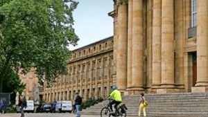 Vor dem Stuttgarter Opernhaus soll es vom 30. Juni  an eine Außengastronomie geben. Die Radfahrer können aber weiter durch den Oberen Schlossgarten fahren. Foto: Lichtgut/Leif Piechowski