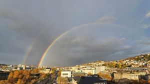 Jeder freut sich, wenn er einen Regenbogen sieht. Bei zweien ist die Freude gleich doppelt so groß. Foto: Andreas Rosar