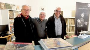Arnold Maiwald, Helmut Faber und Klaus Reiß (v.li.) in ihrem Geschäft „Die Schallplatte“. Foto: Iris Frey