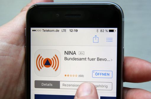 Viele Nutzer der Warn-App NINA bekamen keine Meldung auf ihr Smartphone. Foto: dpa/Bernd Wüstneck