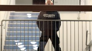 Werden künftig häufiger überprüft: Mitarbeiter von Sicherheitsdiensten. Foto: dpa-Zentralbild
