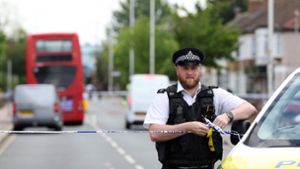 Die Polizei sperrte den Tatort im Londoner Stadtteil Hainault ab. Foto: AFP/ADRIAN DENNIS