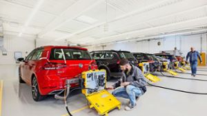 Vorbereitungen für einen WLTP-Test bei VW in Wolfsburg. Der schärfere Abgastest führt zu höheren Steuereinnahmen. Foto: dpa