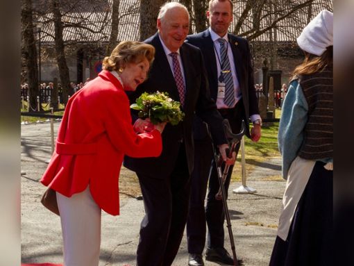 Königin Sonja und König Harald V. von Norwegen bei ihrem Auftritt in Kongsberg. Foto: NUNN SYNDICATION LIMITED 2024/ddp