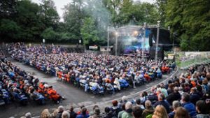 Stimmungsvoll: Die Freilichtbühne Killesberg im Sommer 2023 während eines Konzertes von Hubert von Goisern Foto: Lichtgut //Ferdinando Iannone