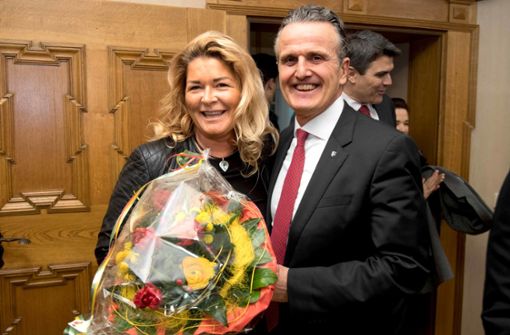 Frank Nopper mit seiner Frau Gudrun Weichselgartner-Nopper nach der Wiederwahl zum Backnanger Bürgermeister 2018 Foto: Martin Stollberg