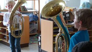 Die 35 Schüler der Sommerrainschule bekamen die Gelegenheit, verschiedene Instrumente kennenzulernen und auch auszuprobieren. Foto: Musikverein Bad Cannstatt