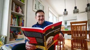 Michael Griga mit seinem Buch „Familienfinanzen für Dummies“. Foto: Simon Granville