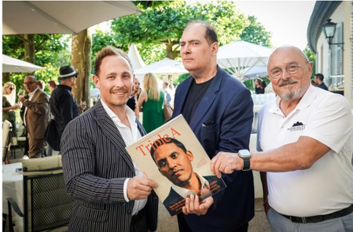 Chefredakteur  José Redondo-Vega (Mitte) mit Jan  und Jörg Mink (rechts) Foto: Lg //Iannone