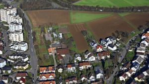 Auf dem Areal zwischen Marbacher und Schwaikheimer Straße und der L1140 (oben) sollen 425 Wohneinheiten entstehen. Foto: Werner Kuhnle
