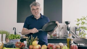 Statt gefrustet zu sein, gründet Jens Baumann mit seiner Frau eine GmbH und produziert eigene Pfannen – mit allen Vorteilen, die das Ehepaar bisher beim Kochen vermisst hat. Foto: privat