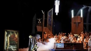 Überwältigende Bombastik, aber auch  Feinheiten der harmonischen Weiterentwicklung: Szene aus der neuen „Götterdämmerung“ Foto: Oper Stuttgart/Matthias Baus