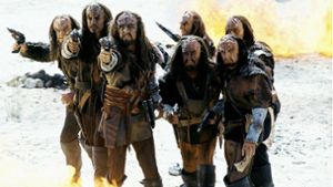 Diese seltsam gekleideten Herren sind Klingonen, eine Krieger-Rasse vom Planeten „Qo’noS (gesprochen: „Kronos“). Sie sind in den „Star-Trek“-Serien und -Filmen erbitterte Feinde der Menschheit. Foto: Imagos/Everett Collection