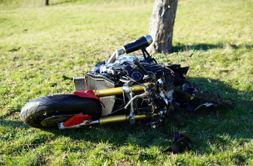 Das Motorrad wurde durch den Unfall zerstört. Foto: SDMG/Wölfl