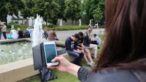 Ein beliebter Ort für die Pokémon-Jagd ist bei jungen Spielern der Stuttgarter Schlossgarten. Foto: Spanhel