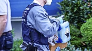 In einer  Wohnung in Köngen stellte die Polizei  ätzende Substanzen sicher.. Foto: //SDMG