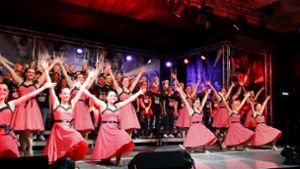 Britpop zum Sehen und Hören: Tanzgruppen unterstützen den Chor MiDur. Foto: /Rainer Kellmayer