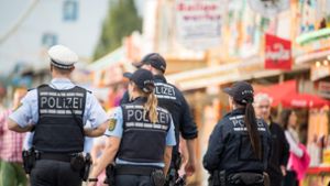 Für die Einsatzkräfte der Polizei endet ein langes Wochenende auf dem Cannstatter Volksfest. Foto: dpa