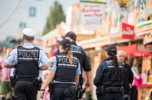 Für die Einsatzkräfte der Polizei endet ein langes Wochenende auf dem Cannstatter Volksfest. Foto: dpa