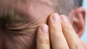 Stechend oder drückend, sporadisch, regelmäßig, manchmal überfallartig:  Kopfschmerzen sind eine Volkskrankheit, von der rund 47 Millionen Erwachsene zumindest zeitweise geplagt werden. Foto: dpa/Andrea Warnecke