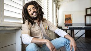 Kingsley Ben-Adir spielt überzeugend die Titelrolle in „Bob Marley:  One Love“. Foto: Chiabella James