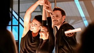 Eric Gauthier (re.) und seine Tänzer brachten Bewegung in die Ausstellungseröffnung im Mercedes-Benz-Museum. Foto: Jürgen Brand