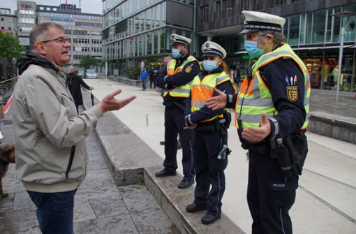 Die Polizei stellt eine immer größere Diskussionsfreudigkeit angesichts der Corona-Verordnung bei den Bürgern fest (hier am Rande einer Demo in Stuttgart). Foto: 7aktuell.de/Andreas Werner