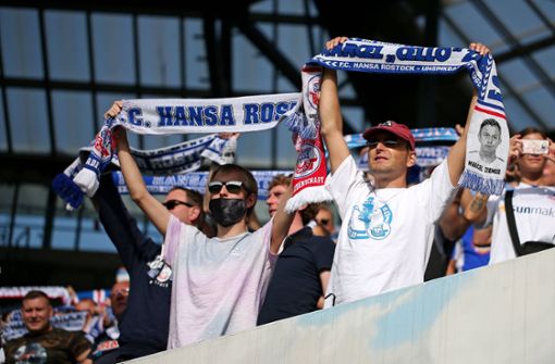 Ein paar glückliche Fans könnten am Wochenende wieder ins Ostseestadion gelassen werden. Foto: imago images/Pressefoto Baumann/Cathrin Müller