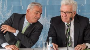 Ministerpräsident Winfried Kretschmann und Innenminister Thomas Strobl am Dienstag bei der Landespressekonferenz in Stuttgart. Foto: dpa