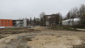 Beim jetzigen Zelt in Bernhausen (rechts) wäre Platz für eine neue Unterkunft Foto: Häusser