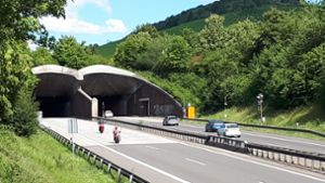 Die Fahrbahndecke im Kappelbergtunnel muss saniert werden. Foto: Dirk Herrmann