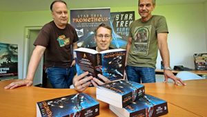 Bernd Perplies (Mitte) ist der Autor, die Ludwigsburger Andreas Mergenthaler (links) und Hardy Hellstern verlegen die Star-Trek-Trilogie „Prometheus“. Foto: factum/Granville